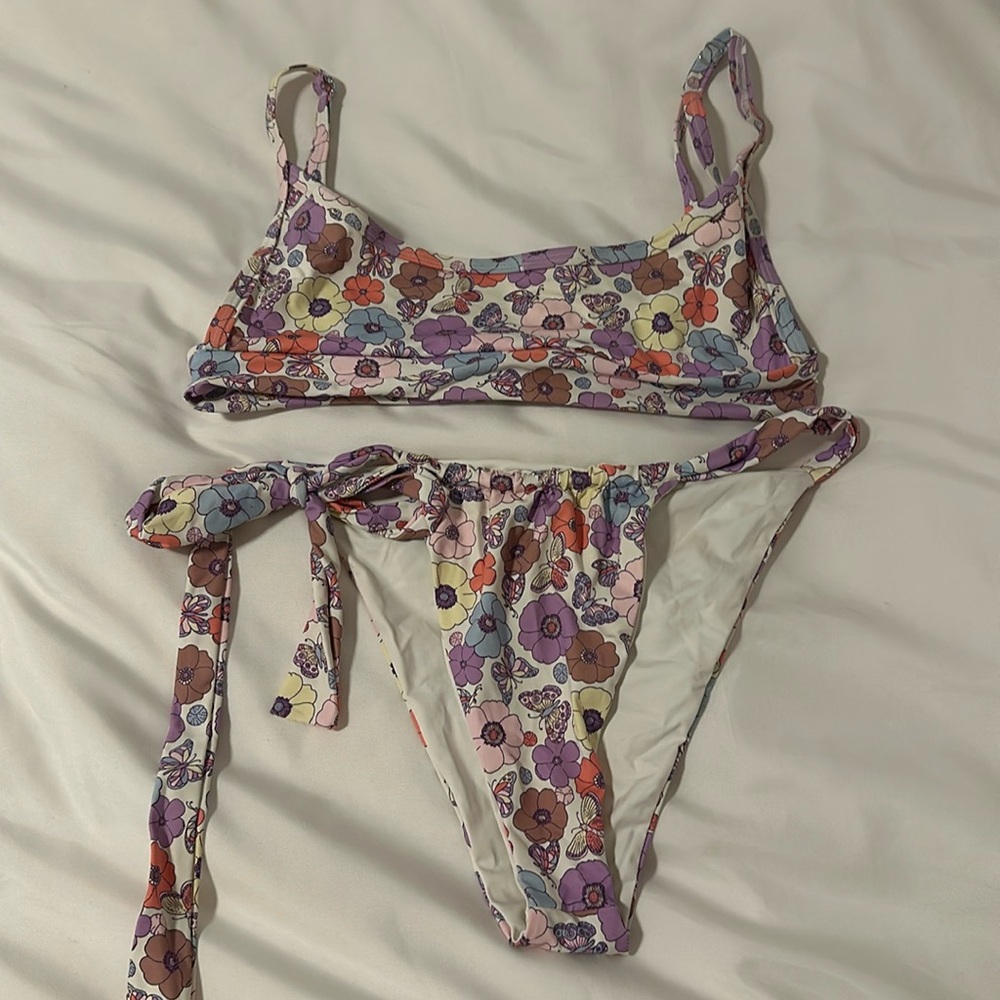 Frankie’s Bikinis set